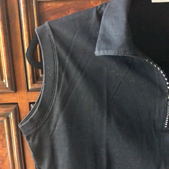 Sleeveless black top cotton top with decorative zipper at front and collar. - Picture 3 of 4